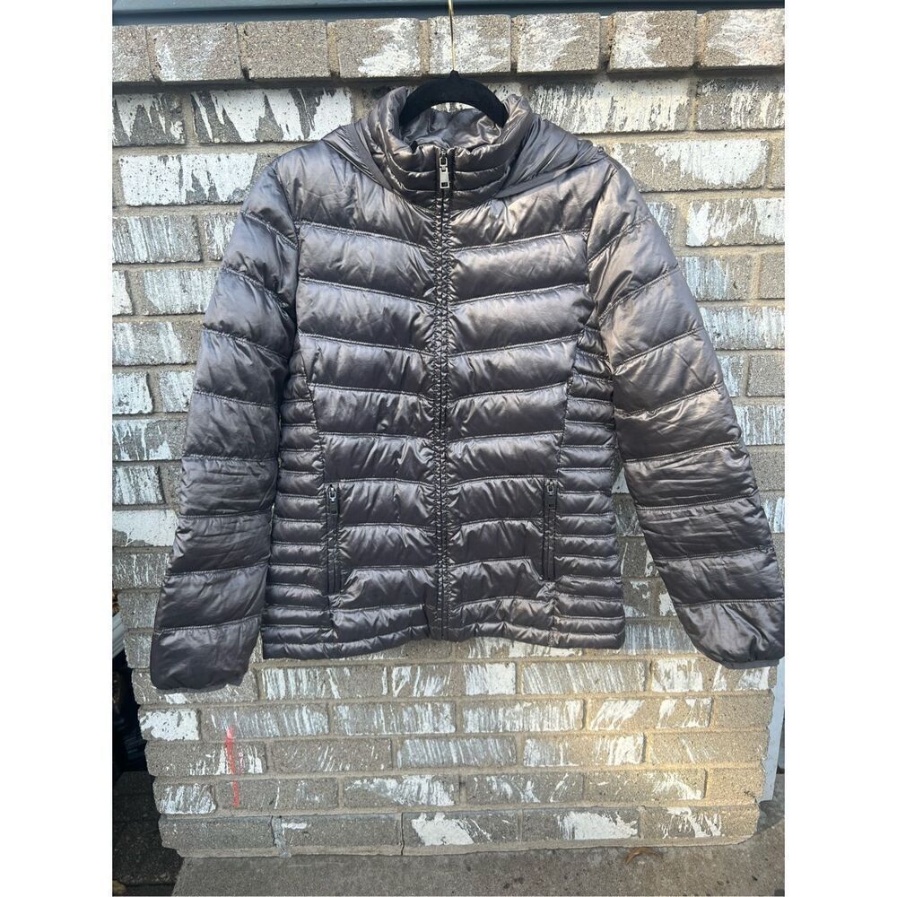 GH Bass Outdoors Shinny Silver Woman’s Winter Jacket Size Medium